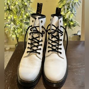 Dr Martens size 9 Boots